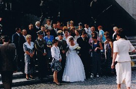 Ślubne zdjęcie 1.08.1998 przed Pomnikiem Powstańców Warszawy